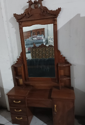 Bupet Rias / Meja Rias